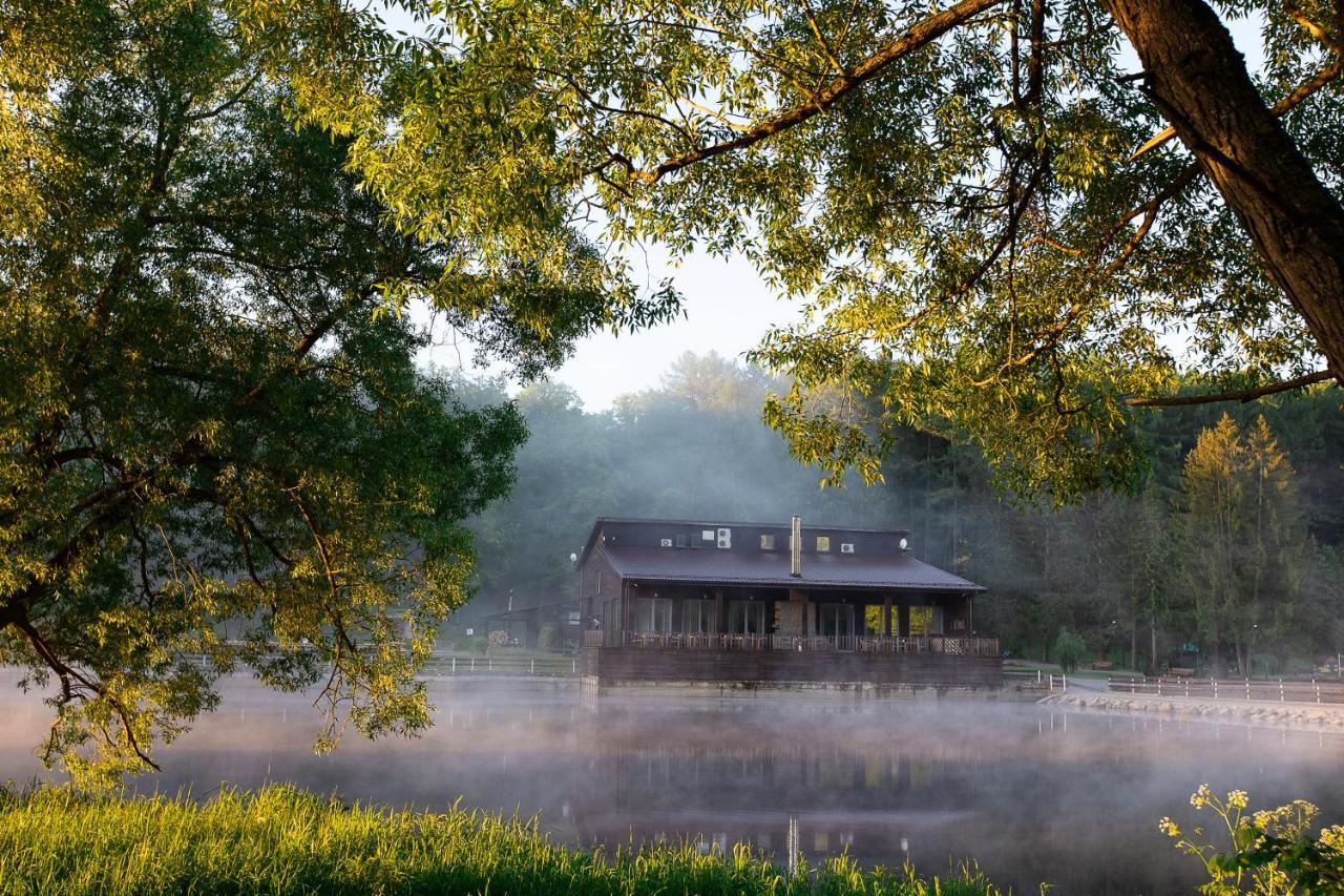 Загородный Отель Just Wood Osetrovskoye Lesnichestvo Esterno foto