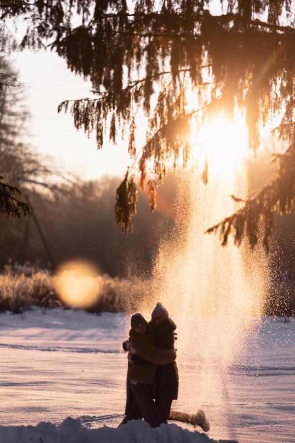 Загородный Отель Just Wood Osetrovskoye Lesnichestvo Esterno foto